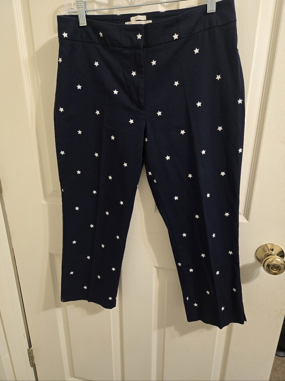 LOFT Navy Ankle Cropped Pants with White Stars. Size 6